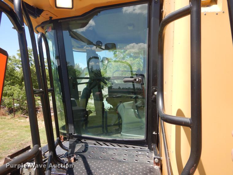 image for item FT9544 2003 Challenger 660 combine