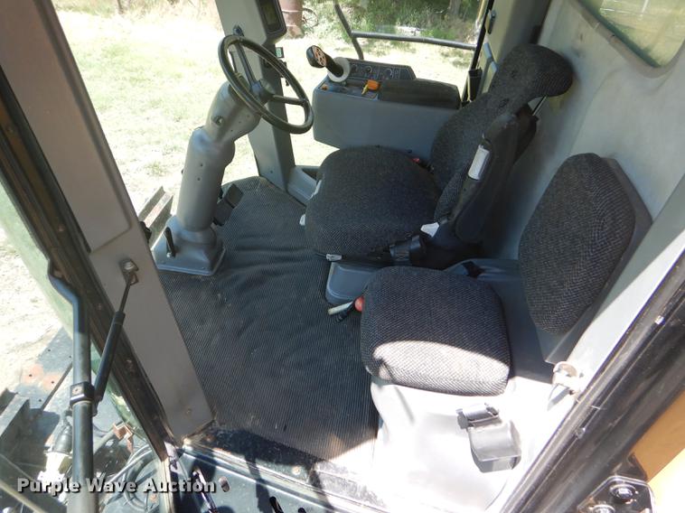 image for item FT9544 2003 Challenger 660 combine