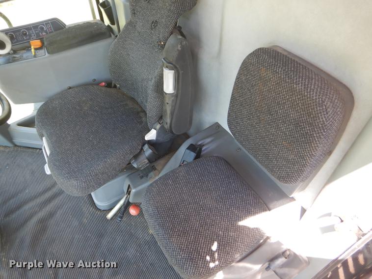 image for item FT9544 2003 Challenger 660 combine