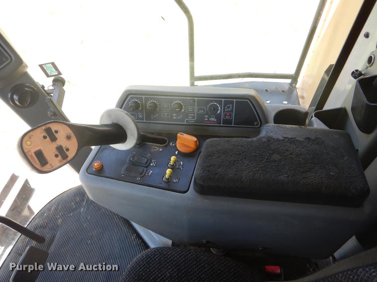 image for item FT9544 2003 Challenger 660 combine