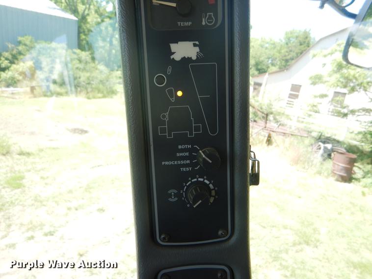 image for item FT9544 2003 Challenger 660 combine