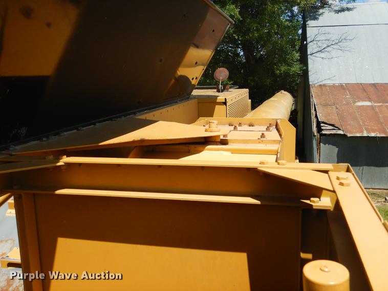 image for item FT9544 2003 Challenger 660 combine