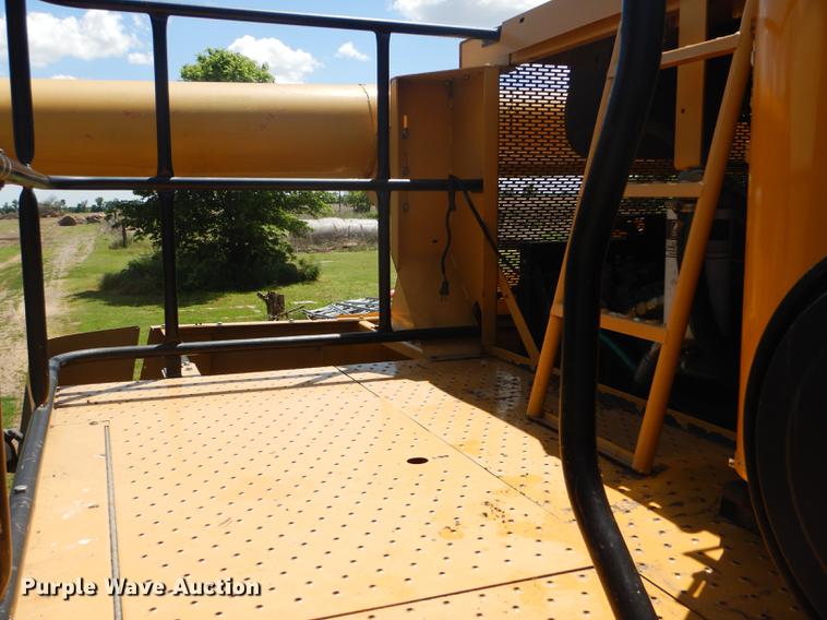 image for item FT9544 2003 Challenger 660 combine