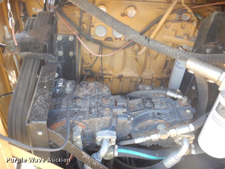 image for item FT9544 2003 Challenger 660 combine