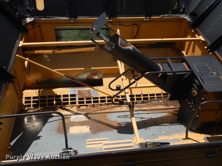 image for item FT9544 2003 Challenger 660 combine