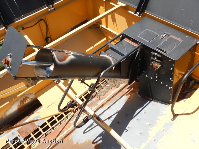 image for item FT9544 2003 Challenger 660 combine