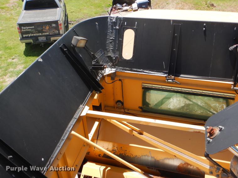 image for item FT9544 2003 Challenger 660 combine