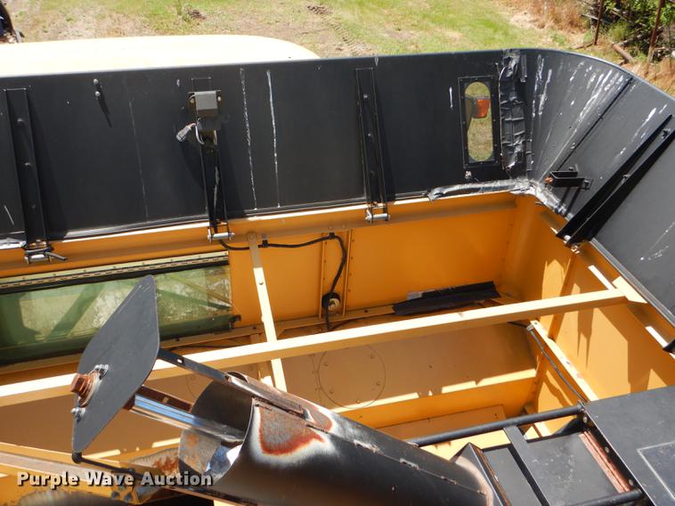 image for item FT9544 2003 Challenger 660 combine