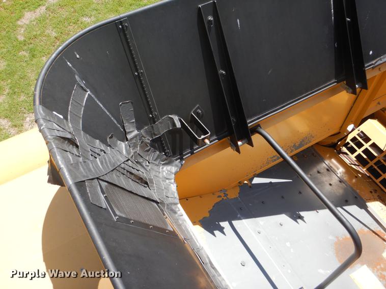 image for item FT9544 2003 Challenger 660 combine