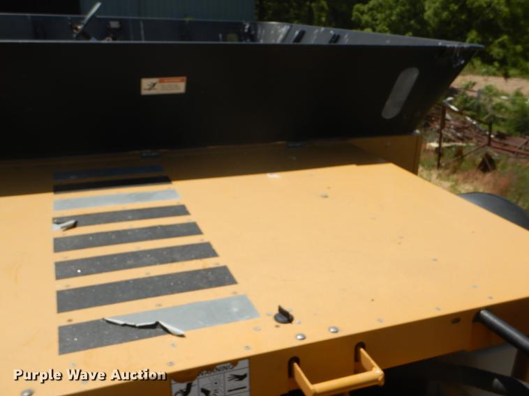 image for item FT9544 2003 Challenger 660 combine