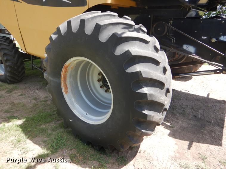 image for item FT9544 2003 Challenger 660 combine