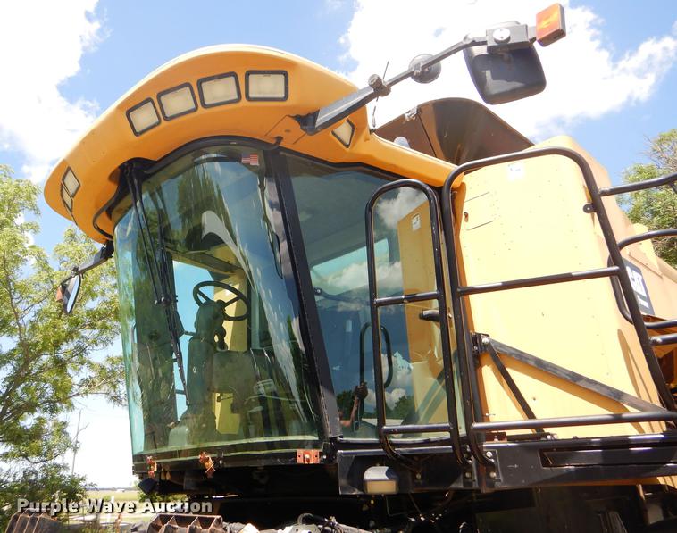 image for item FT9544 2003 Challenger 660 combine