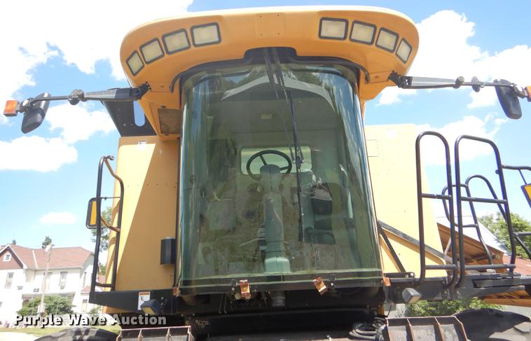 image for item FT9544 2003 Challenger 660 combine