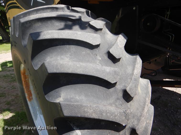 image for item FT9544 2003 Challenger 660 combine