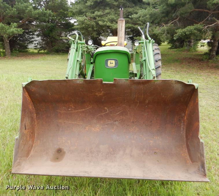 image for item FT9617 1973 John Deere 2030 tractor