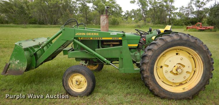 image for item FT9617 1973 John Deere 2030 tractor