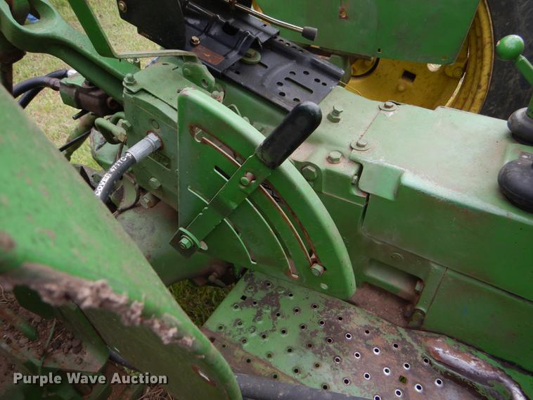 image for item FT9617 1973 John Deere 2030 tractor