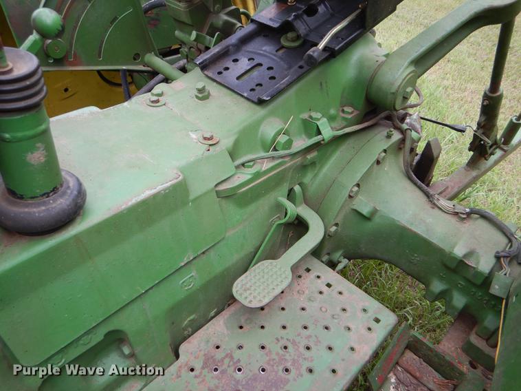 image for item FT9617 1973 John Deere 2030 tractor