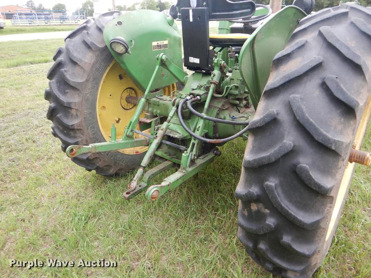 image for item FT9617 1973 John Deere 2030 tractor