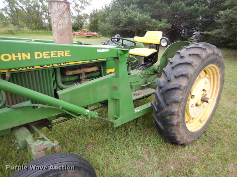 image for item FT9617 1973 John Deere 2030 tractor