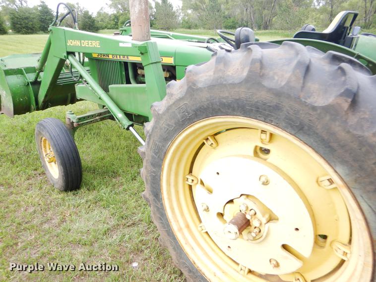 image for item FT9617 1973 John Deere 2030 tractor