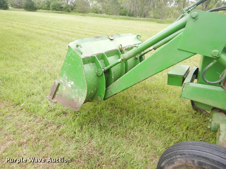 image for item FT9617 1973 John Deere 2030 tractor