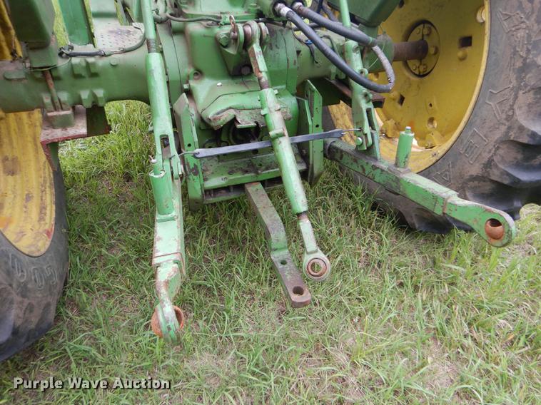 image for item FT9617 1973 John Deere 2030 tractor