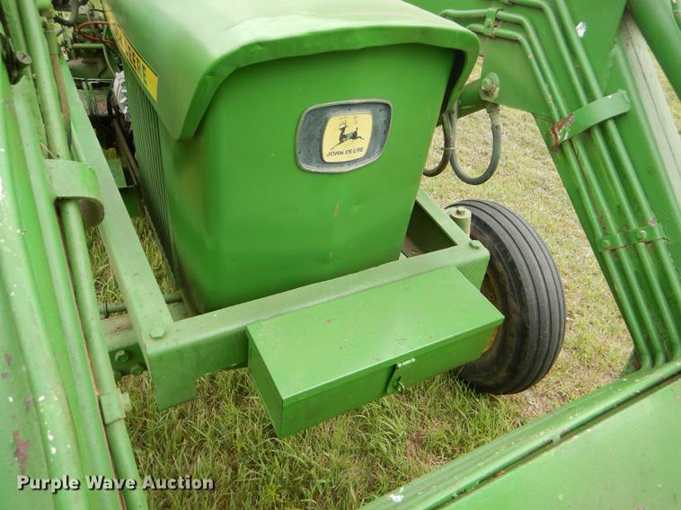 image for item FT9617 1973 John Deere 2030 tractor