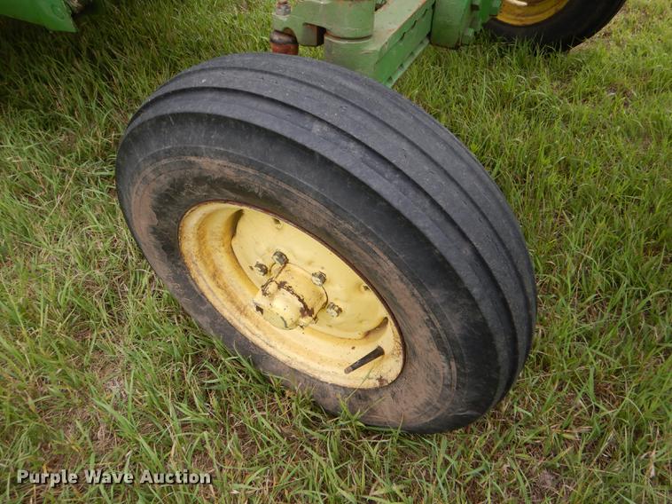 image for item FT9617 1973 John Deere 2030 tractor