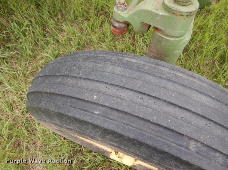 image for item FT9617 1973 John Deere 2030 tractor