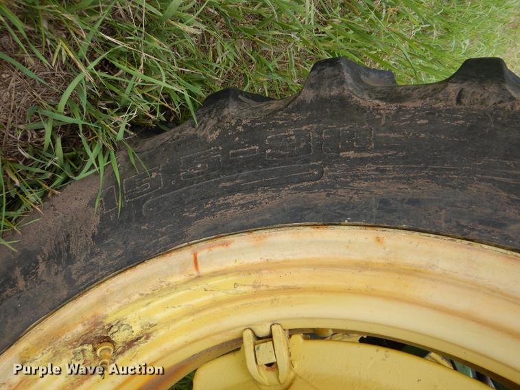 image for item FT9617 1973 John Deere 2030 tractor