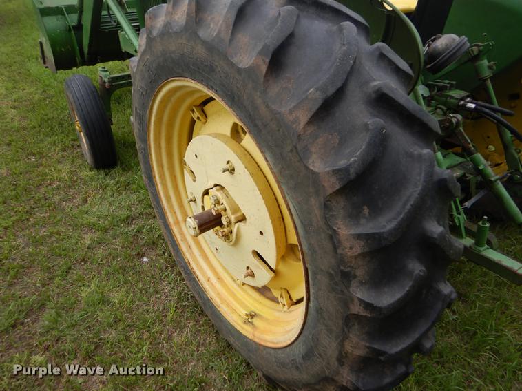 image for item FT9617 1973 John Deere 2030 tractor