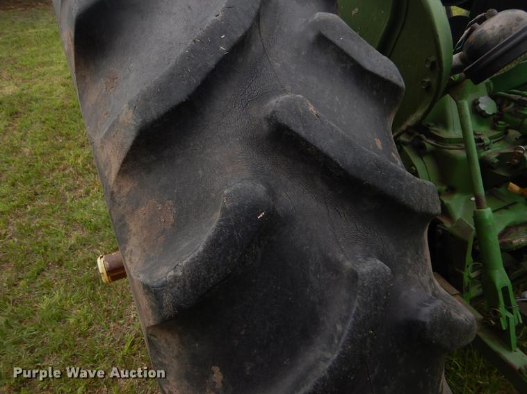 image for item FT9617 1973 John Deere 2030 tractor