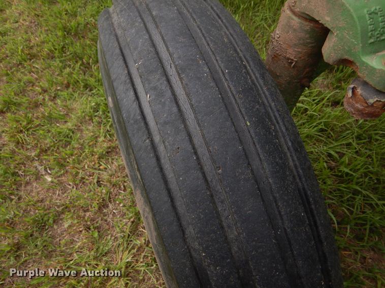 image for item FT9617 1973 John Deere 2030 tractor