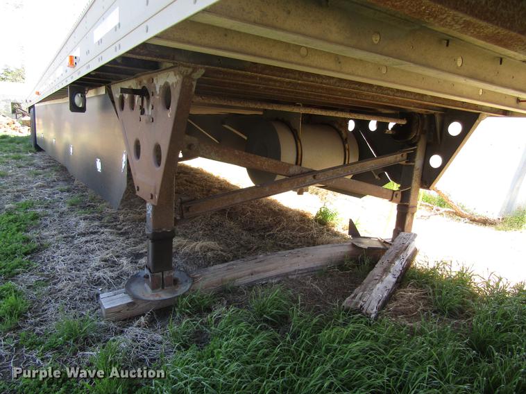 image for item DB4936 2000 Utility refrigerated van trailer