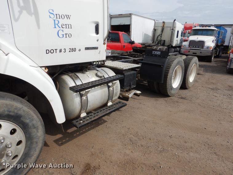 image for item DC4546 2003 Sterling DS-999 semi truck