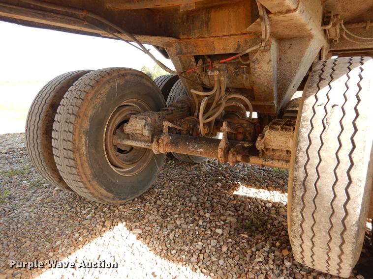 image for item DC8695 1990 Hilbilt end dump trailer