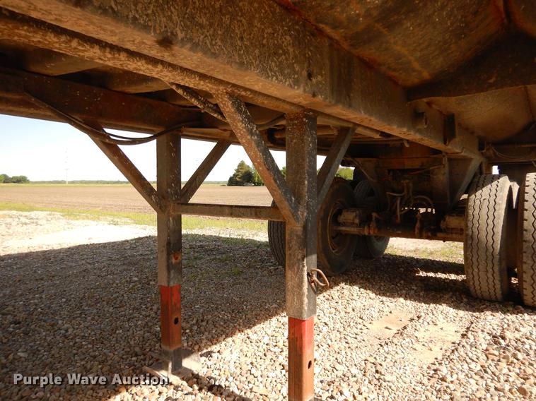 image for item DC8695 1990 Hilbilt end dump trailer