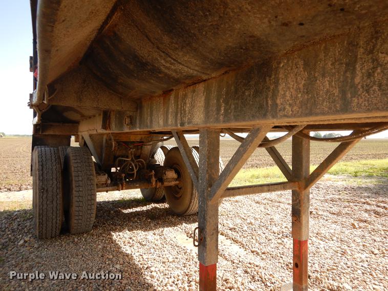 image for item DC8695 1990 Hilbilt end dump trailer