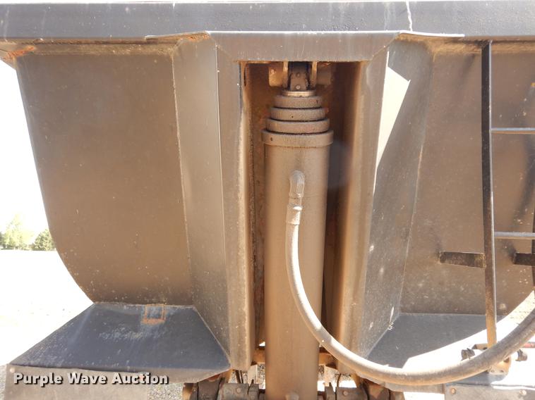 image for item DC8695 1990 Hilbilt end dump trailer