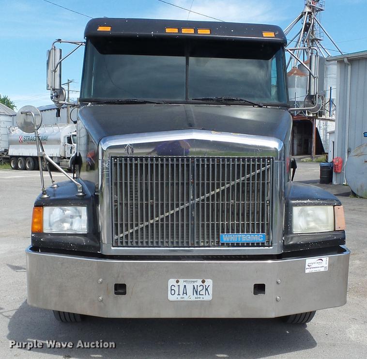 image for item DE7819 1995 White GMC WIA semi truck