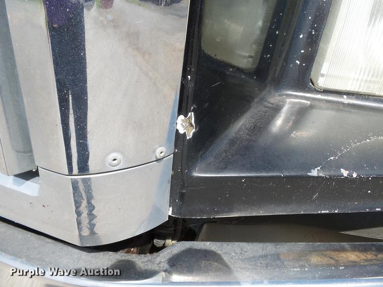 image for item DE7819 1995 White GMC WIA semi truck