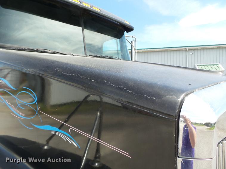 image for item DE7819 1995 White GMC WIA semi truck