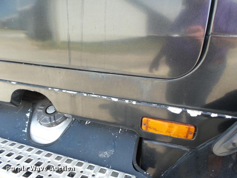 image for item DE7819 1995 White GMC WIA semi truck