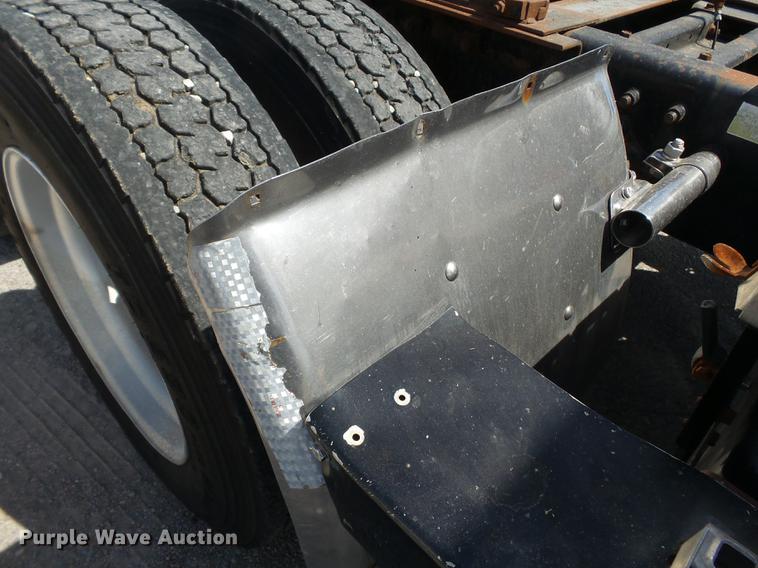 image for item DE7819 1995 White GMC WIA semi truck