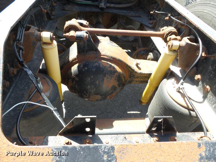 image for item DE7819 1995 White GMC WIA semi truck