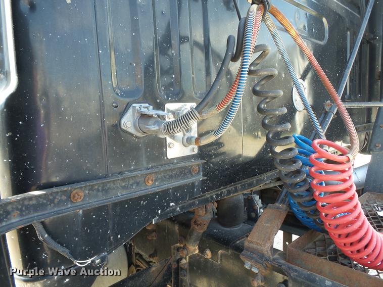 image for item DE7819 1995 White GMC WIA semi truck