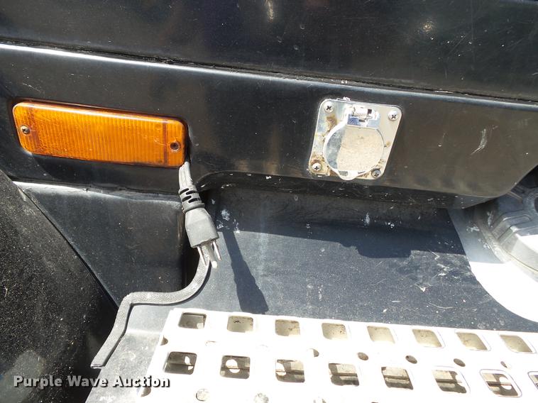 image for item DE7819 1995 White GMC WIA semi truck