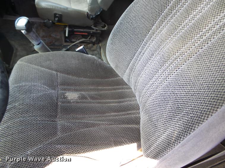 image for item DE7819 1995 White GMC WIA semi truck