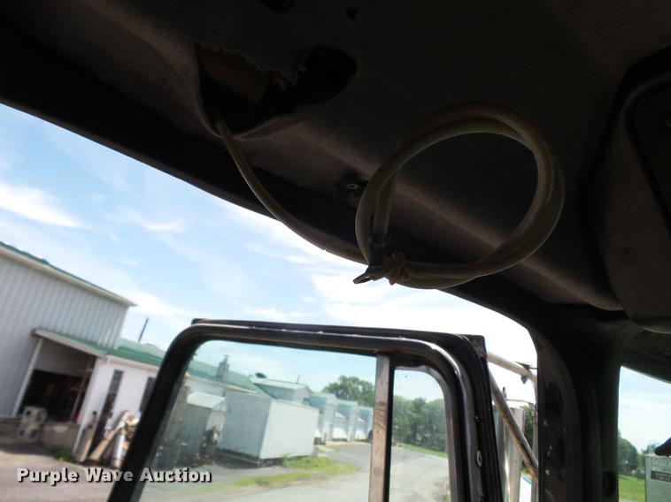 image for item DE7819 1995 White GMC WIA semi truck